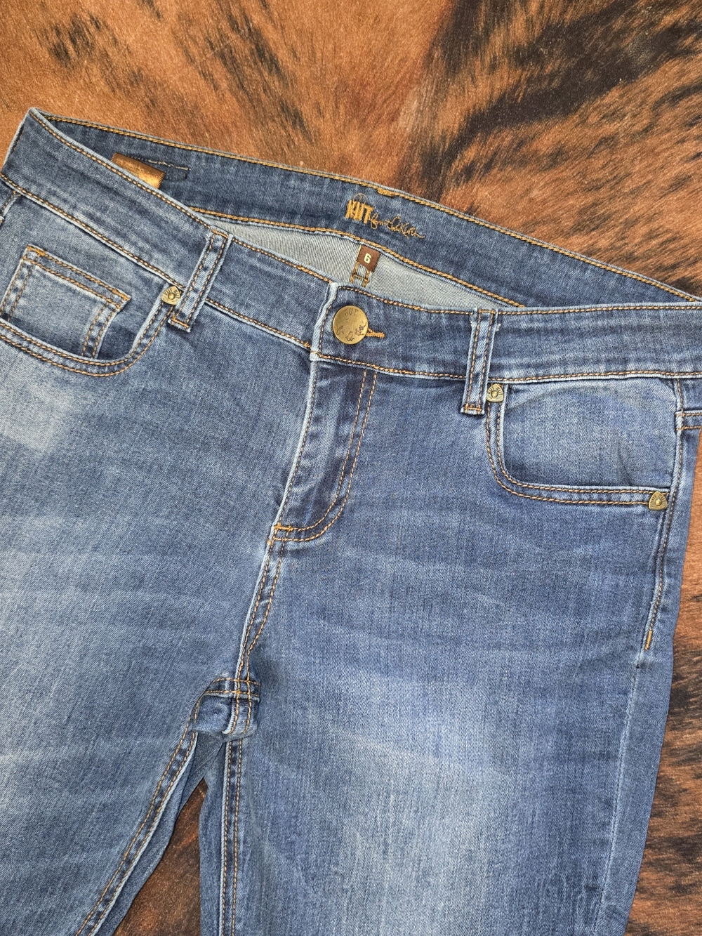 *Kut from the Kloth Straight Leg Jeans in Blue Wash Size 6 Casual - Picture 3 of 12